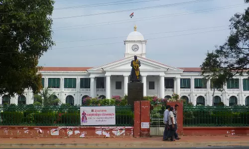 സെക്രട്ടറിയേറ്റിലും കെ.എസ്.ആർ.ടി.സിയിലും കോവിഡ് വ്യാപനം; കർശന നിയന്ത്രണങ്ങൾ സെക്രട്ടറിയേറ്റിലും കെ.എസ്.ആർ.ടി.സിയിലും കോവിഡ് വ്യാപനം; കർശന നിയന്ത്രണങ്ങൾ