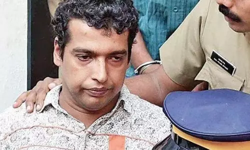 പൾസർ സുനി കടുത്ത മാനസിക സമ്മർദത്തിലെന്ന് അമ്മ