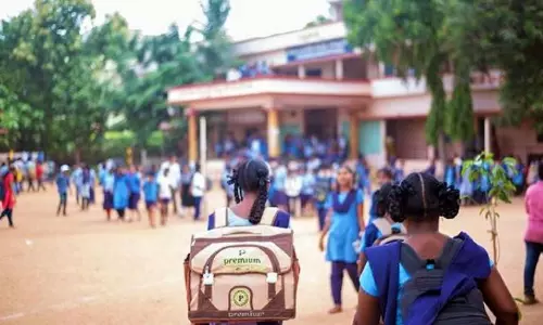 സർക്കാർ സ്കൂളുകളെല്ലാം ഇനി ഇംഗ്ലീഷ് മീഡിയത്തിലേക്ക്; വിദ്യാഭ്യാസമേഖലയെ അടിമുടി മാറ്റാനൊരുങ്ങി തെലങ്കാന സർക്കാർ സ്കൂളുകളെല്ലാം ഇനി ഇംഗ്ലീഷ് മീഡിയത്തിലേക്ക്; വിദ്യാഭ്യാസമേഖലയെ അടിമുടി മാറ്റാനൊരുങ്ങി തെലങ്കാന