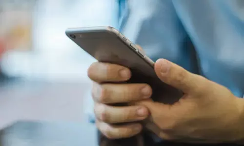 മുസ്ലിം സ്ത്രീകളെ അപകീർത്തിപ്പെടുത്തി ക്ലബ് ഹൗസ് ചർച്ച; കേസെടുക്കാൻ വനിതാ കമ്മീഷന്റെ നിർദേശം മുസ്ലിം സ്ത്രീകളെ അപകീർത്തിപ്പെടുത്തി ക്ലബ് ഹൗസ് ചർച്ച; കേസെടുക്കാൻ വനിതാ കമ്മീഷന്റെ നിർദേശം