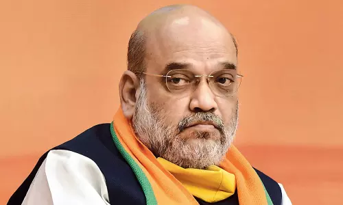 യോഗിയെ വിട്ടു, യുപിയിൽ പ്രചാരണച്ചുമതല ഏറ്റെടുത്ത് അമിത് ഷാ യോഗിയെ വിട്ടു, യുപിയിൽ പ്രചാരണച്ചുമതല ഏറ്റെടുത്ത് അമിത് ഷാ