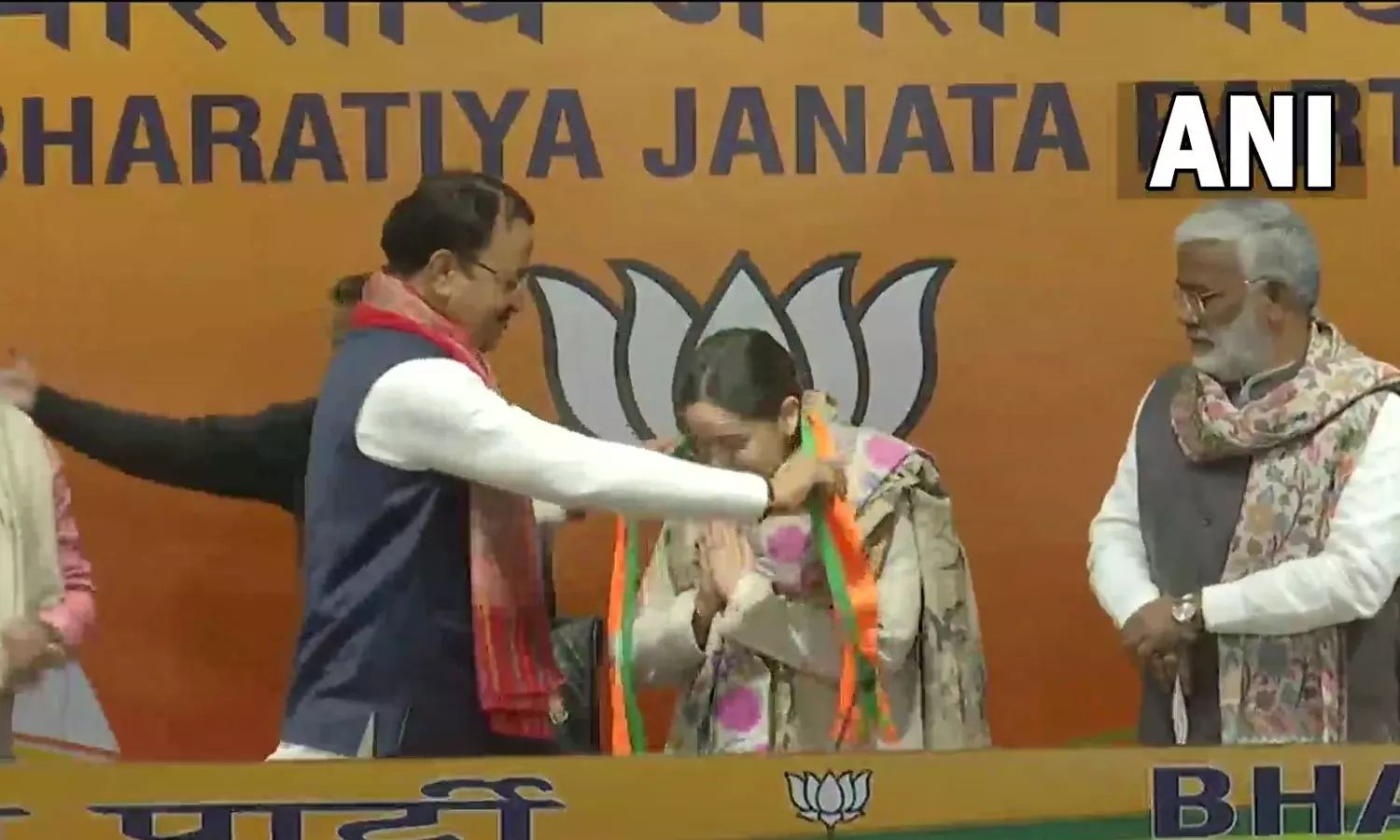 മുലായം സിങ് യാദവിന്റെ മരുമകൾ അപർണ യാദവ് ബി.ജെ.പിയിൽ ചേർന്നു മുലായം സിങ് യാദവിന്റെ മരുമകൾ അപർണ യാദവ് ബി.ജെ.പിയിൽ ചേർന്നു