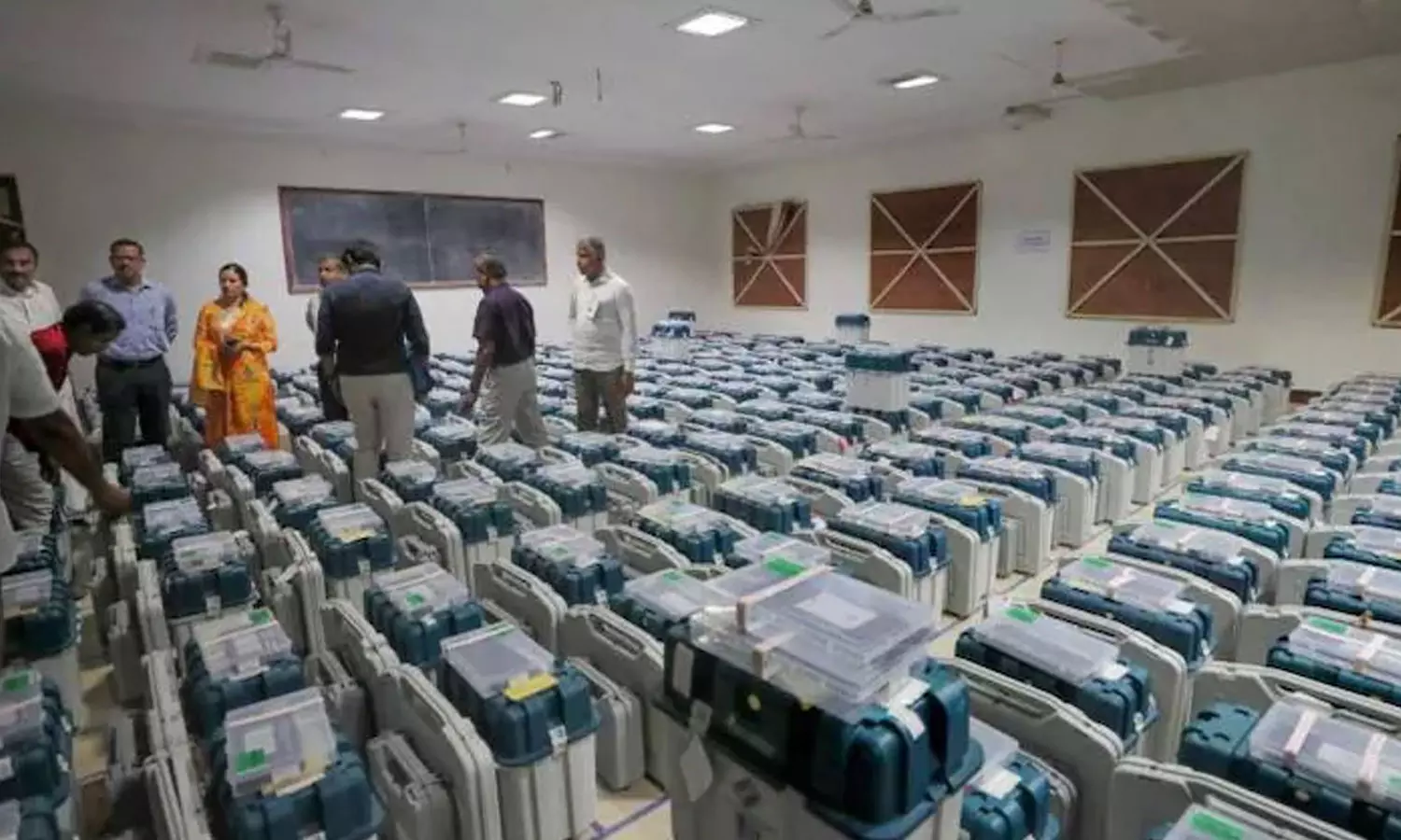 തെരഞ്ഞെടുപ്പിൽ വോട്ടിങ് മെഷീനുകൾ ഉപയോഗിക്കുന്നതിനെതിരെ പൊതുതാത്പര്യ ഹർജി; പരിഗണിക്കാമെന്ന് സുപ്രീംകോടതി