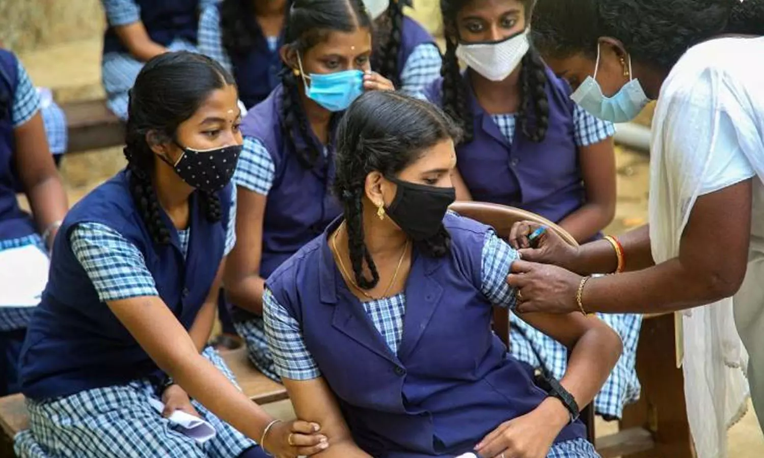 സ്കൂൾ കുട്ടികളുടെ വാക്സിനേഷൻ; വിവരങ്ങൾ സമ്പൂർണ വെബ് സൈറ്റിൽ അപ്‌ലോഡ് ചെയ്യും