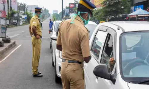 കോവിഡ്; ഗതാഗതനിയന്ത്രണങ്ങളെക്കുറിച്ച് ആലോചിക്കാന് ഉന്നത ഉദ്യോഗസ്ഥരുടെ യോഗം ഇന്ന് കോവിഡ്; ഗതാഗതനിയന്ത്രണങ്ങളെക്കുറിച്ച് ആലോചിക്കാന് ഉന്നത ഉദ്യോഗസ്ഥരുടെ യോഗം ഇന്ന്