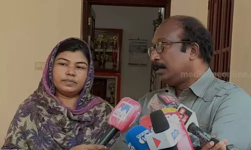 മോഫിയയുടെ ആത്മഹത്യ: സി.ഐ സുധീറിനെ മനപ്പൂർവം കുറ്റപത്രത്തിൽ നിന്നൊഴിവാക്കി; പരാതിയുമായി പിതാവ് മോഫിയയുടെ ആത്മഹത്യ: സി.ഐ സുധീറിനെ മനപ്പൂർവം കുറ്റപത്രത്തിൽ നിന്നൊഴിവാക്കി; പരാതിയുമായി പിതാവ്