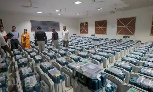 തെരഞ്ഞെടുപ്പിൽ വോട്ടിങ് മെഷീനുകൾ ഉപയോഗിക്കുന്നതിനെതിരെ പൊതുതാത്പര്യ ഹർജി; പരിഗണിക്കാമെന്ന് സുപ്രീംകോടതി തെരഞ്ഞെടുപ്പിൽ വോട്ടിങ് മെഷീനുകൾ ഉപയോഗിക്കുന്നതിനെതിരെ പൊതുതാത്പര്യ ഹർജി; പരിഗണിക്കാമെന്ന് സുപ്രീംകോടതി