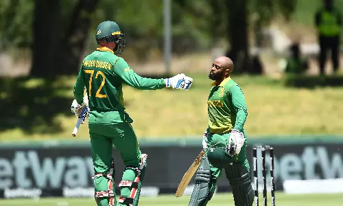 സെഞ്ച്വറിയുമായി ഡൂസനും ബവുമയും; ഇന്ത്യയ്ക്ക് ജയിക്കാൻ 297 റൺസ്