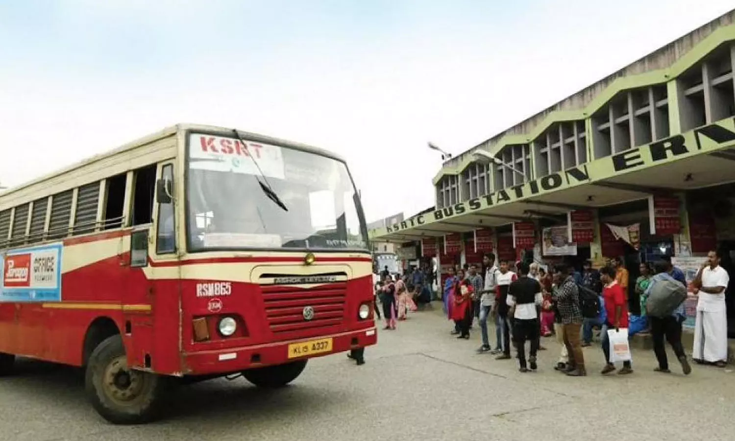 രാത്രിയിൽ യാത്രക്കാർ ആവശ്യപ്പെടുന്നിടത്ത് കെ.എസ്.ആർ.ടി.സി ബസുകൾ നിർത്തണം: ഉത്തരവിറക്കി സിഎംഡി