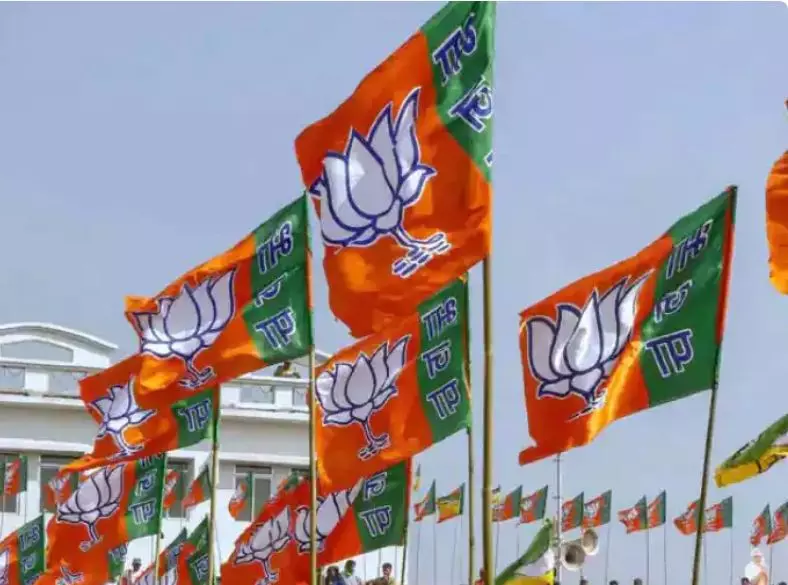 നേതാക്കൾ കൂട്ടത്തോടെ മറുകണ്ടം ചാടി: ഉത്തർ പ്രദേശിലേക്ക് കൂടുതൽ ശ്രദ്ധ കേന്ദ്രീകരിച്ച് ബി.ജെ.പി കേന്ദ്ര നേതൃത്വം നേതാക്കൾ കൂട്ടത്തോടെ മറുകണ്ടം ചാടി: ഉത്തർ പ്രദേശിലേക്ക് കൂടുതൽ ശ്രദ്ധ കേന്ദ്രീകരിച്ച് ബി.ജെ.പി കേന്ദ്ര നേതൃത്വം