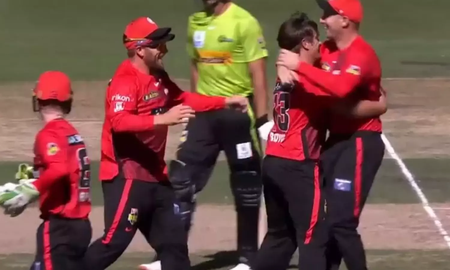 മൂന്നല്ല നാല് വിക്കറ്റുകൾ: ബിഗ് ബാഷിൽ ചരിത്രം സൃഷ്ടിച്ച പ്രകടനവുമായി ബോയ്സ് മൂന്നല്ല നാല് വിക്കറ്റുകൾ: ബിഗ് ബാഷിൽ ചരിത്രം സൃഷ്ടിച്ച പ്രകടനവുമായി ബോയ്സ്