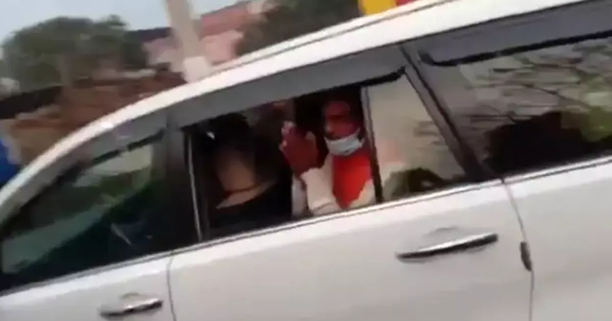 യു.പിയിൽ ബി.ജെ.പി എം.എൽ.എയെ നിലം തൊടാൻ അനുവദിച്ചില്ല; വന്ന കാറിൽ പറഞ്ഞുവിട്ട് ഗ്രാമീണർ