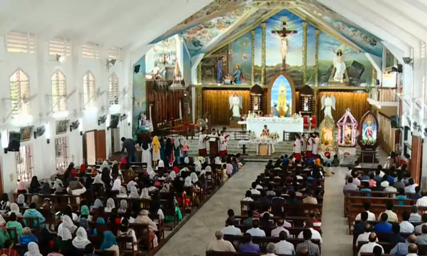 അങ്കമാലി അതിരൂപതയിൽ ജനാഭിമുഖ കുർബാന തുടരും