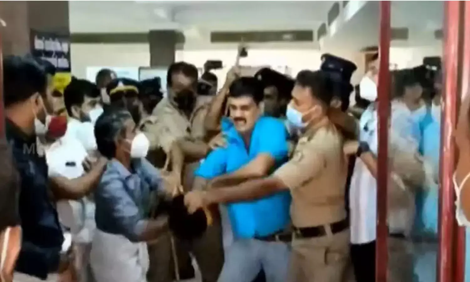 റിജിൽ മാക്കുറ്റിയെ മർദിച്ചതിൽ യൂത്ത് കോൺഗ്രസ് പ്രതിഷേധം