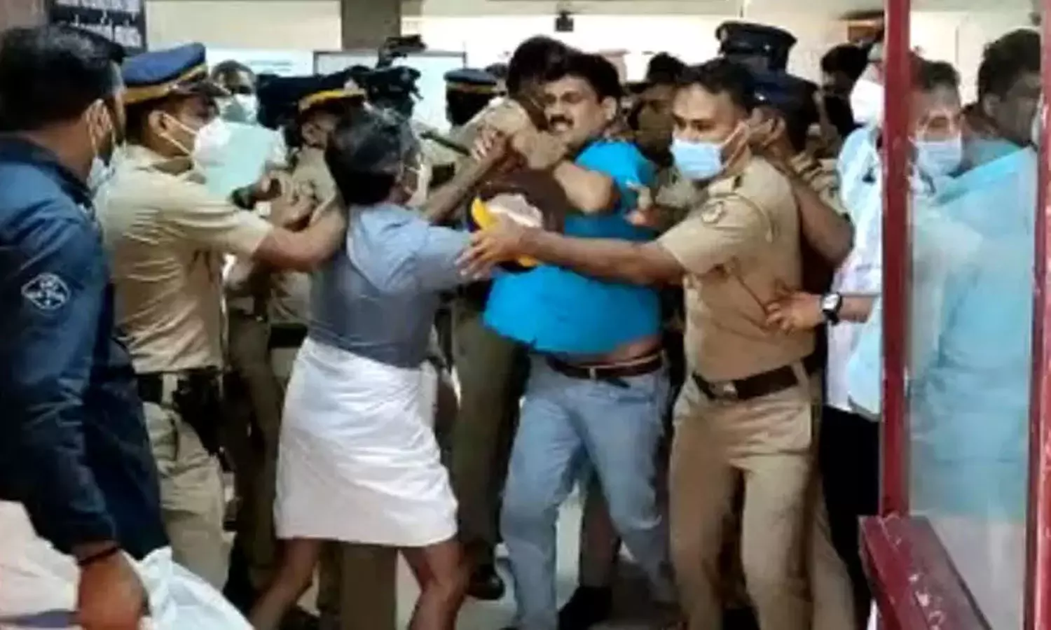 യൂത്ത് കോൺഗ്രസ് നേതാക്കളെ മർദിച്ച സംഭവം; സിപിഎം നേതാക്കൾക്കെതിരെ കേസെടുക്കാൻ കോടതിയുടെ നിർദേശം