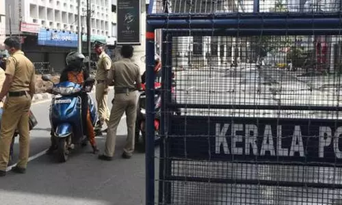 കേരളത്തില്‍ കോവിഡ് വ്യാപനം അതിരൂക്ഷം; കൂടുതൽ നിയന്ത്രണങ്ങൾ ഏർപ്പെടുത്തും