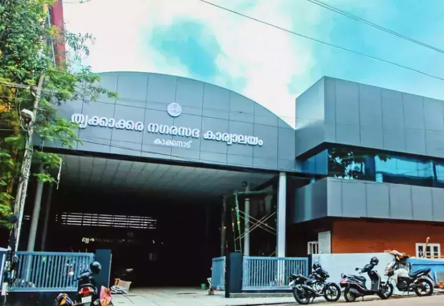 പി.ടിയുടെ പൊതുദർശനത്തിനായി ചെലവഴിച്ച പണത്തെ ചൊല്ലി തൃക്കാക്കര നഗരസഭയില്‍ വിവാദം പുകയുന്നു