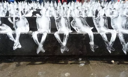 അറബ് സാമൂഹ്യമാധ്യമങ്ങളില്‍ പ്രചരിക്കുന്ന മഞ്ഞ് ശില്‍പങ്ങളുടെ പിന്നാമ്പുറക്കഥയെന്ത്..?