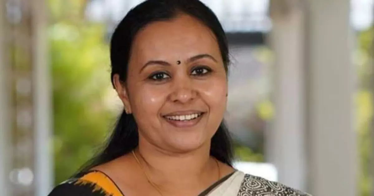 കോവിഡ് മാനദണ്ഡം പാലിച്ചു മാത്രമേ സമ്മേളനങ്ങള് നടത്താവൂ, എല്ലാ രാഷ്ട്രീയകക്ഷികള്ക്കും ബാധകം: വീണാ ജോര്ജ് കോവിഡ് മാനദണ്ഡം പാലിച്ചു മാത്രമേ സമ്മേളനങ്ങള് നടത്താവൂ, എല്ലാ രാഷ്ട്രീയകക്ഷികള്ക്കും ബാധകം: വീണാ ജോര്ജ്