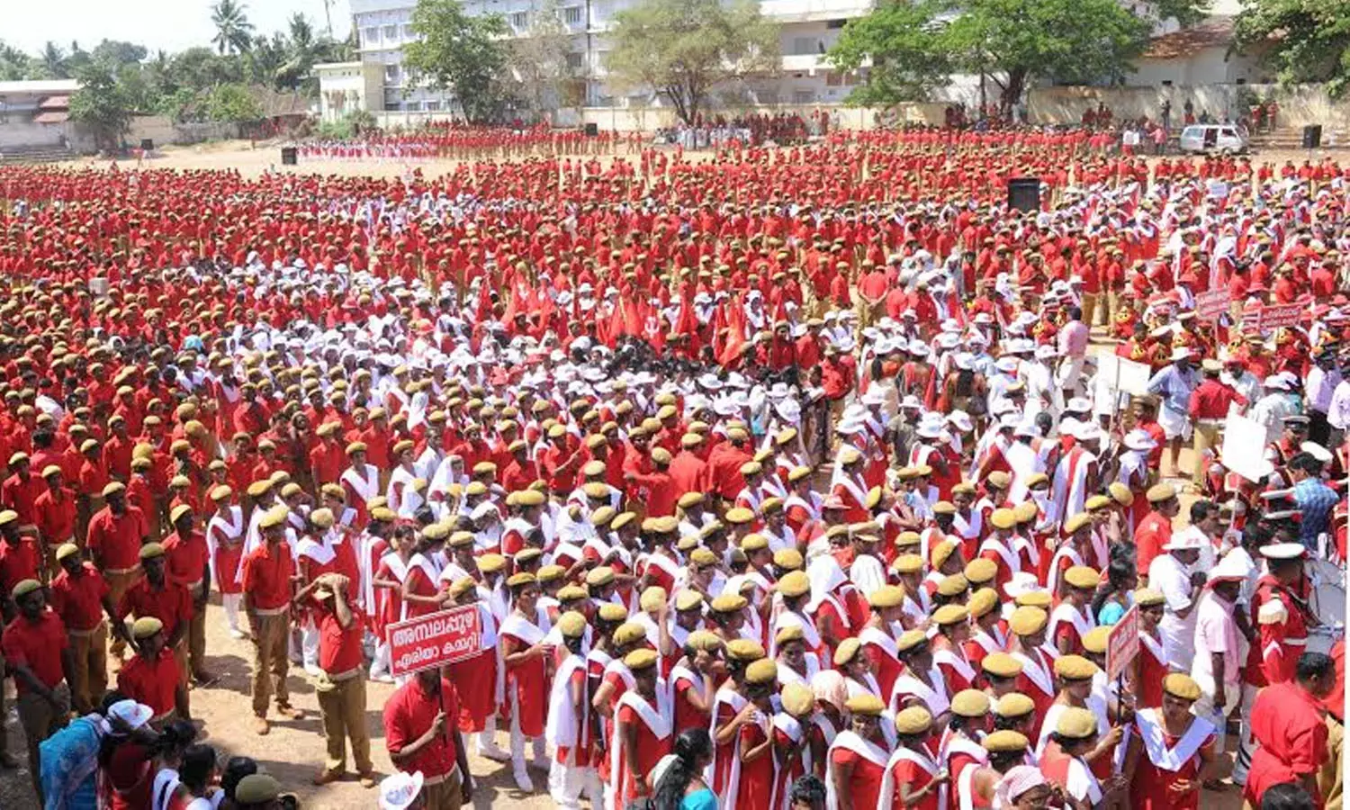 സിപിഎമ്മിന്റെ ജില്ലാ സമ്മേളനങ്ങൾ വെട്ടിച്ചുരുക്കാൻ ആലോചന