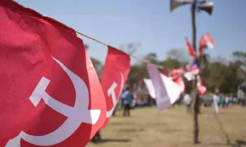 കോവിഡ് പടരുമ്പോഴും മാറ്റമില്ലാതെ സിപിഎം ജില്ലാ സമ്മേളനങ്ങൾ കോവിഡ് പടരുമ്പോഴും മാറ്റമില്ലാതെ സിപിഎം ജില്ലാ സമ്മേളനങ്ങൾ