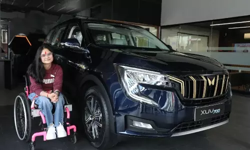 അവനിയുടെ യാത്ര ഇനി മഹേന്ദ്ര എക്‌സ് യു വി700 ഗോള്‍ഡ് എഡിഷനില്‍; വാക്ക് പാലിച്ച് മഹീന്ദ്ര