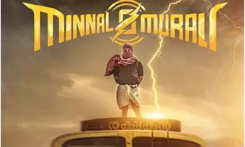 ലുങ്കിയും ഷര്‍ട്ടുമിട്ട് നാട്ടിന്‍പുറത്തിന്‍റെ നിഷ്ക്കളങ്കതയില്‍ ഒരു സൂപ്പര്‍ ഹീറോ; മിന്നല്‍ മുരളി ഉണ്ടായത് എങ്ങനെ? വീഡിയോ