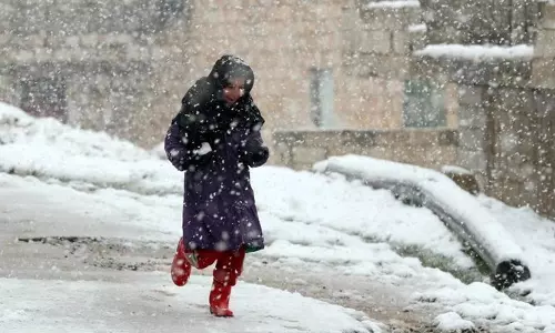 റിയാദില് അതിശൈത്യം; കുട്ടികളെ കട്ടിയുള്ള വസ്ത്രങ്ങള് ധരിപ്പിക്കണമെന്ന് മുന്നറിയിപ്പ് റിയാദില് അതിശൈത്യം; കുട്ടികളെ കട്ടിയുള്ള വസ്ത്രങ്ങള് ധരിപ്പിക്കണമെന്ന് മുന്നറിയിപ്പ്