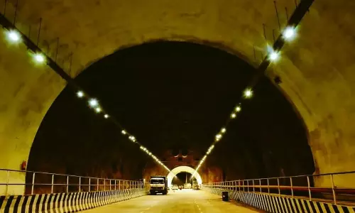 കുതിരാൻ തുരങ്കത്തിലെ ലൈറ്റുകൾ തകർത്ത ലോറി പിടികൂടി