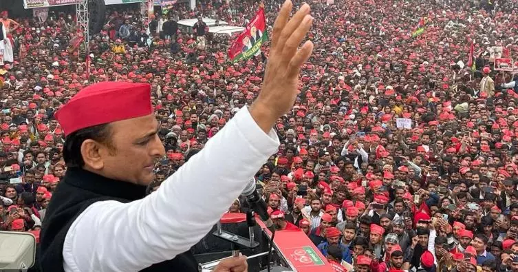 യാദവ-എസ്പി കോട്ടയില് വിശ്വാസമർപ്പിച്ച് അഖിലേഷ്; കന്നിയങ്കം കർഹാലിൽ തന്നെ യാദവ-എസ്പി കോട്ടയില് വിശ്വാസമർപ്പിച്ച് അഖിലേഷ്; കന്നിയങ്കം കർഹാലിൽ തന്നെ