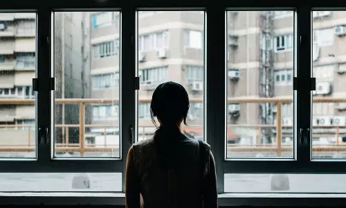 രോഗവും ഏകാന്തതയും; ഐസലേഷൻ കാലത്തെ മാനസികാരോഗ്യത്തെകുറിച്ച് അറിയേണ്ടതെല്ലാം