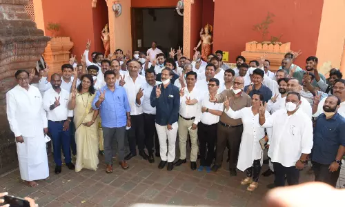 കൂറുമാറില്ല: ദൈവത്തെ സാക്ഷിയാക്കി പ്രതിജ്ഞ ചെയ്ത് ഗോവയിലെ കോണ്‍ഗ്രസ് സ്ഥാനാര്‍ഥികള്‍