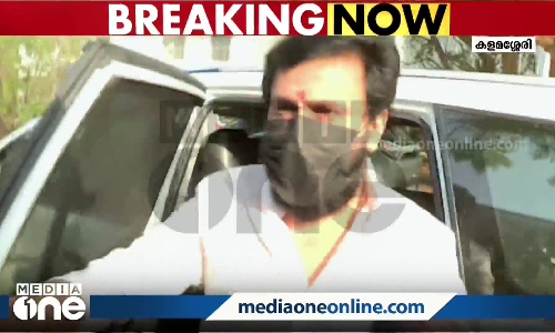 ചോദ്യം ചെയ്യലിനായി ദിലീപ് ക്രൈം ബ്രാഞ്ച് ഓഫിസിൽ ഹാജരായി