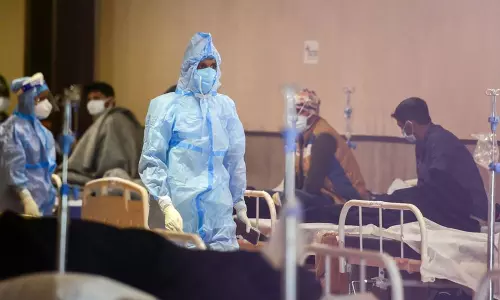 ഇന്നും മൂന്നുലക്ഷത്തിലധികം രോഗികൾ; രാജ്യത്ത് ആശങ്കയൊഴിയാതെ കോവിഡ് വ്യാപനം