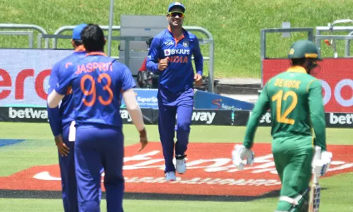 ക്വിന്റൺ ഡി കോക്കിന് സെഞ്ച്വറി:  മൂന്നാം ഏകദിനത്തിൽ ഇന്ത്യയുടെ വിജയലക്ഷ്യം 288