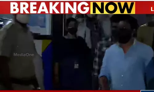 ദിലീപിന്റെ ഇന്നത്തെ ചോദ്യം ചെയ്യൽ പൂർത്തിയായി; മൊബൈൽ ഫോൺ കസ്റ്റഡിയിലെടുത്തു ദിലീപിന്റെ ഇന്നത്തെ ചോദ്യം ചെയ്യൽ പൂർത്തിയായി; മൊബൈൽ ഫോൺ കസ്റ്റഡിയിലെടുത്തു