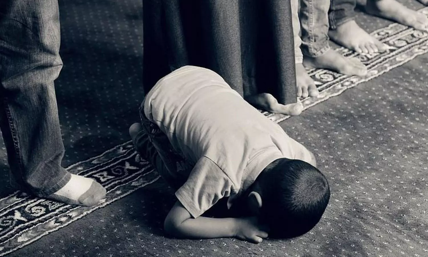 കർണ്ണാടകയിൽ സർക്കാർ സ്കൂളിൽ വിദ്യാർഥികൾ നമസ്കരിച്ചു; പ്രതിഷേധവുമായി ഹിന്ദു സംഘടനകൾ