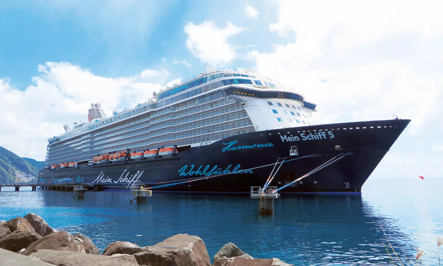 ഒമാനിൽ ശൈത്യകാല ടൂറിസം: ക്രൂസ് കപ്പൽ എത്തിയെങ്കിലും തീരംതൊടാനാവാതെ സഞ്ചാരികൾ ഒമാനിൽ ശൈത്യകാല ടൂറിസം: ക്രൂസ് കപ്പൽ എത്തിയെങ്കിലും തീരംതൊടാനാവാതെ സഞ്ചാരികൾ