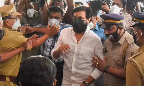 പൊലീസിനെതിരായ ഗൂഢാലോചനാക്കേസ്: രണ്ടാം ദിവസത്തെ ചോദ്യം ചെയ്യലിനായി ദിലീപ് ക്രൈംബ്രാഞ്ച് ഓഫീസിൽ