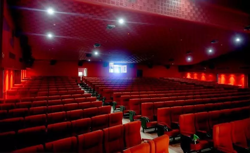 കോവിഡ്; തിരുവനന്തപുരത്ത് കര്ശന നിയന്ത്രണങ്ങള്, സിനിമാ തിയറ്ററുകളും ജിംനേഷ്യവും അടച്ചിടും കോവിഡ്; തിരുവനന്തപുരത്ത് കര്ശന നിയന്ത്രണങ്ങള്, സിനിമാ തിയറ്ററുകളും ജിംനേഷ്യവും അടച്ചിടും