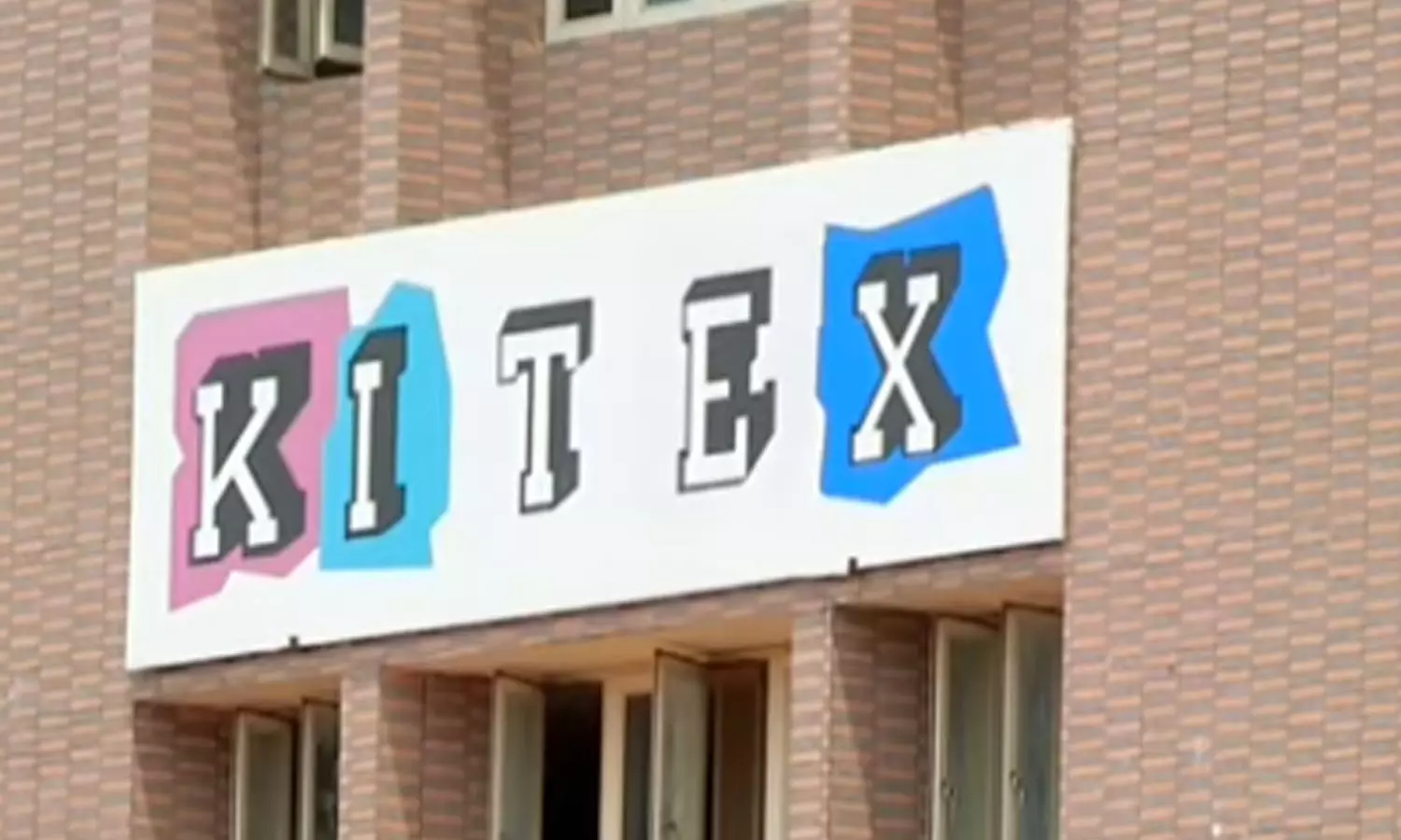 കിറ്റക്സ് സ്ഥാപിച്ച പൈപ്പുകൾ അനധികൃതം കിറ്റക്സ് സ്ഥാപിച്ച പൈപ്പുകൾ അനധികൃതം