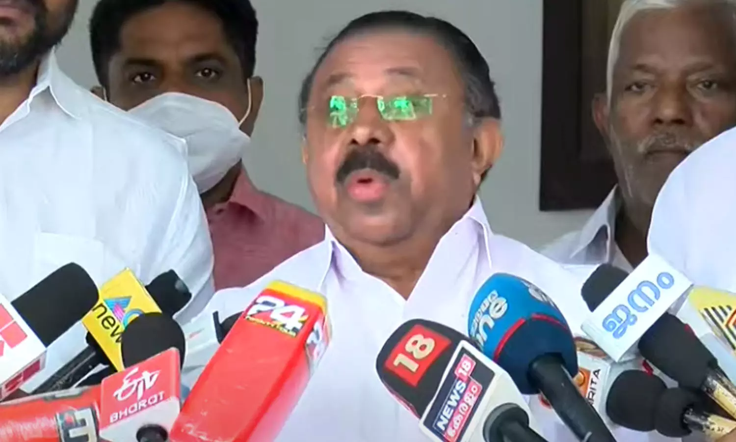 ലോകായുക്തയില് ഭേദഗതി വരത്താനുള്ള നീക്കത്തില് കോടിയേരിയും പിണറായി വിജയനും ജനങ്ങളോട് മാപ്പ് പറയണം: എം.എം ഹസന് ലോകായുക്തയില് ഭേദഗതി വരത്താനുള്ള നീക്കത്തില് കോടിയേരിയും പിണറായി വിജയനും ജനങ്ങളോട് മാപ്പ് പറയണം: എം.എം ഹസന്