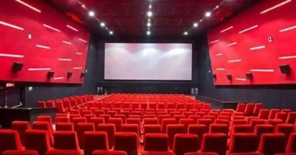 ഞായറാഴ്ചകളിൽ തിയറ്ററുകളുടെ പ്രവർത്തനം തടഞ്ഞ സർക്കാർ ഉത്തരവ് സ്റ്റേ ചെയ്യാനാകില്ല: ഹൈക്കോടതി ഞായറാഴ്ചകളിൽ തിയറ്ററുകളുടെ പ്രവർത്തനം തടഞ്ഞ സർക്കാർ ഉത്തരവ് സ്റ്റേ ചെയ്യാനാകില്ല: ഹൈക്കോടതി