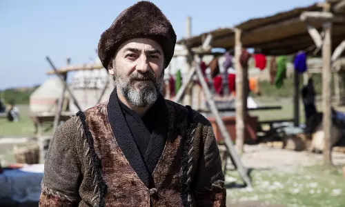 പ്രമുഖ തുർക്കിഷ് നടൻ അയ്ബെർക് പെക്ചാൻ (ആർതുക് ബെയ്) അന്തരിച്ചു