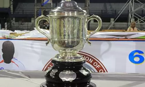 കോവിഡ് വ്യാപനം; മലപ്പുറത്ത് നടക്കേണ്ട സന്തോഷ് ട്രോഫി മാറ്റിവച്ചു