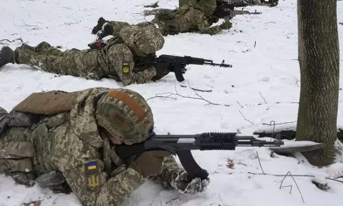 പടക്കപ്പലുമായി യുഎസ്, കരുതലോടെ റഷ്യ; യുക്രൈനിൽ യുദ്ധസമാന സാഹചര്യം