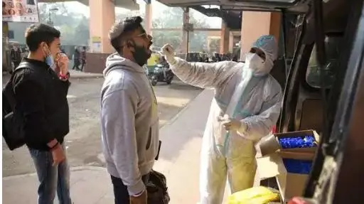 അരലക്ഷം കടന്ന് പ്രതിദിന കോവിഡ് കേസുകൾ: അതീവ ജാഗ്രത വേണമെന്ന് ആരോഗ്യവകുപ്പ് അരലക്ഷം കടന്ന് പ്രതിദിന കോവിഡ് കേസുകൾ: അതീവ ജാഗ്രത വേണമെന്ന് ആരോഗ്യവകുപ്പ്