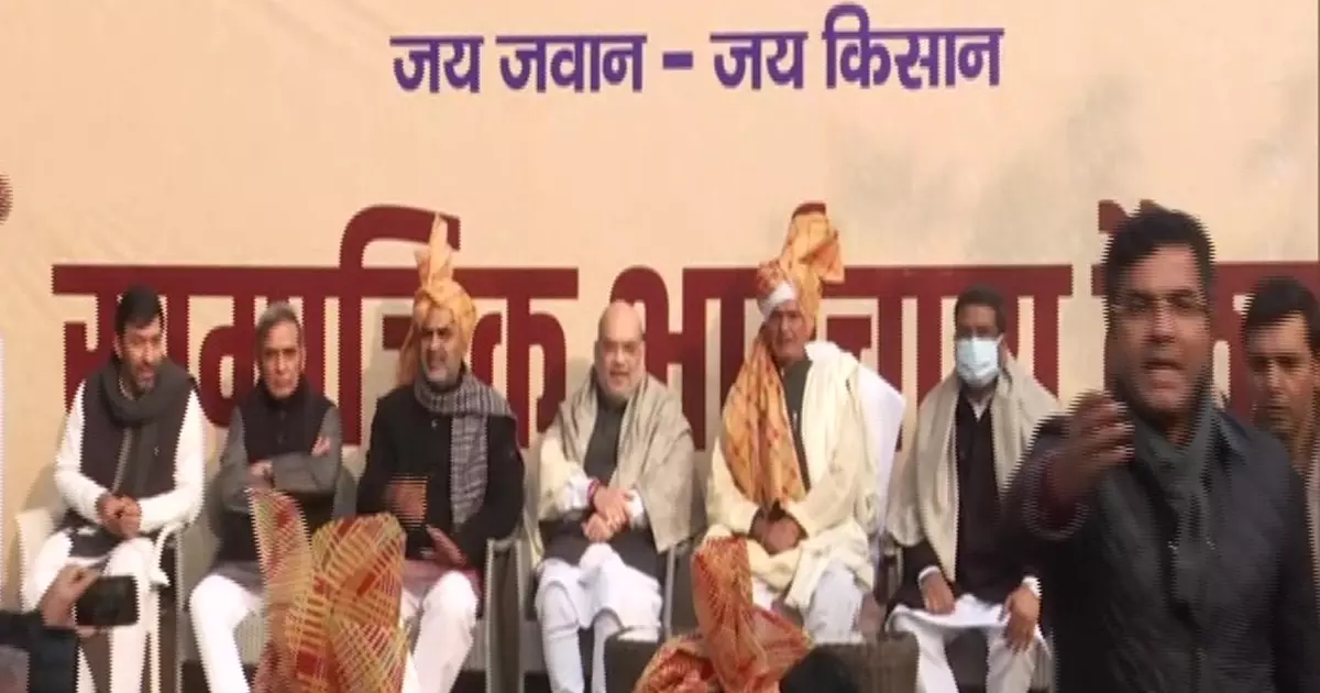 ഞങ്ങളും നിങ്ങളും കര്ഷകര്ക്കൊപ്പം: ജാട്ടുകളെ അനുനയിപ്പിക്കാന് നേരിട്ടെത്തി അമിത് ഷാ ഞങ്ങളും നിങ്ങളും കര്ഷകര്ക്കൊപ്പം: ജാട്ടുകളെ അനുനയിപ്പിക്കാന് നേരിട്ടെത്തി അമിത് ഷാ