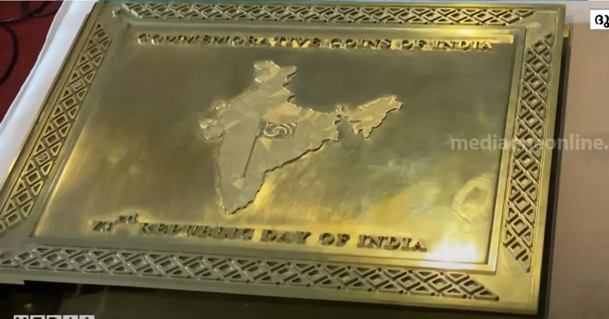 സ്മാരക നാണയങ്ങൾക്ക് 12 കിലോയുടെ പുറംചട്ടയുള്ള ലോഹ ആൽബം; റെക്കോർഡ് ശ്രമവുമായി മലയാളി സ്മാരക നാണയങ്ങൾക്ക് 12 കിലോയുടെ പുറംചട്ടയുള്ള ലോഹ ആൽബം; റെക്കോർഡ് ശ്രമവുമായി മലയാളി