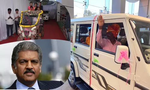 വാക്ക് പാലിച്ച് ആനന്ദ് മഹീന്ദ്ര; പാഴ് വസ്തുക്കൾ കൊണ്ടുണ്ടാക്കിയ ജീപ്പിന് പകരം പുത്തൻ ബൊലേറൊ കൈമാറി വാക്ക് പാലിച്ച് ആനന്ദ് മഹീന്ദ്ര; പാഴ് വസ്തുക്കൾ കൊണ്ടുണ്ടാക്കിയ ജീപ്പിന് പകരം പുത്തൻ ബൊലേറൊ കൈമാറി